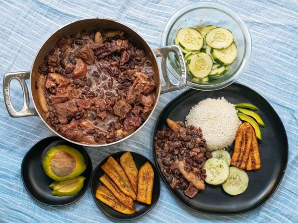 https://716f24d81edeb11608aa-99aa5ccfecf745e7cf976b37d172ce54.ssl.cf1.rackcdn.com/jamaican-stew-peas-3160362l1.jpg