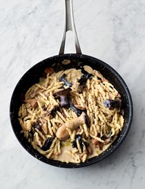 Jamie Oliver's 5-ingredient garlic mushroom pasta