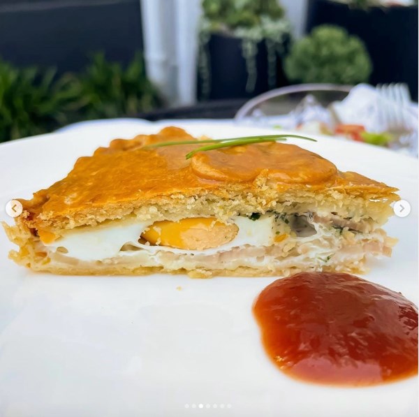 Janni Kyritsis' bacon & egg pie (Béikon kai avgópita tou Giánni)
