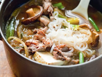 Japanese beef and vegetable hot pot (sukiyaki)