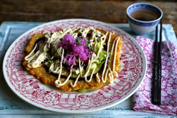 Japanese cabbage omelette (Okonomiyake)