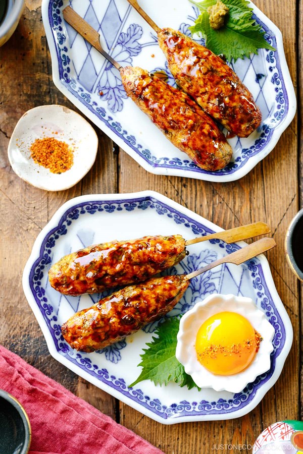 Japanese chicken meatball skewers (Tsukune / つくね)