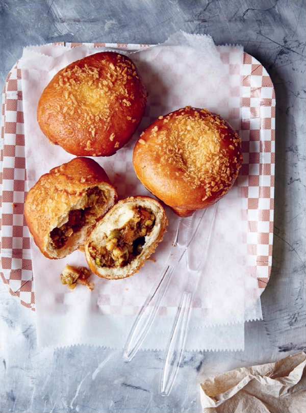 Japanese curry-filled savoury doughnuts (Curry pan)