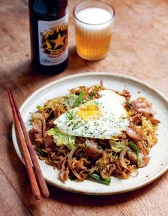 Japanese fried noodles (Yakisoba)