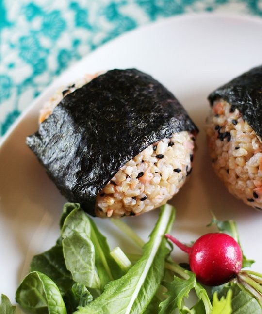 Japanese rice balls (Salmon and black sesame onigiri)