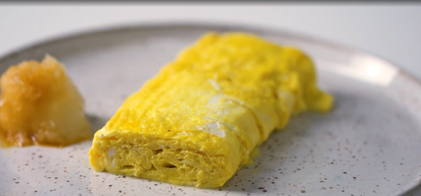 Japanese rolled omelette (Home-style tamagoyaki)