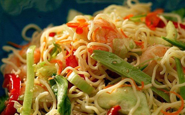 Japanese shrimp and noodle salad 