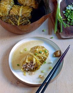 Japanese stuffed cabbage (Roll kyabetsu)