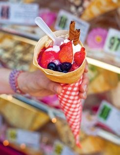 Japanese-style crêpe cone