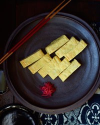 Japanese-style folded omelet