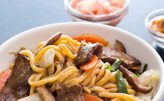 Japanese-style stir-fried noodles with beef