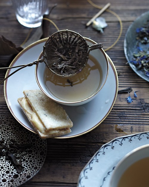 Jasmine shortbread sandwiches with grapefruit curd