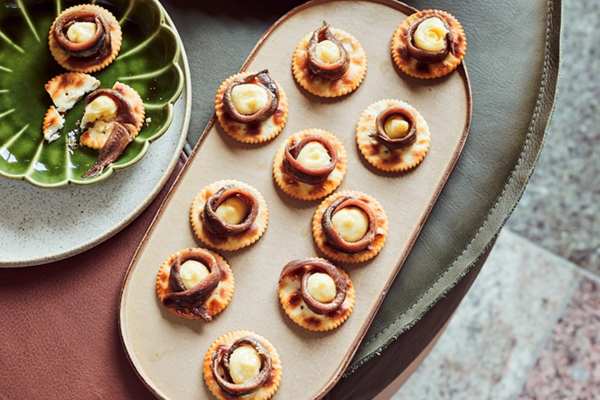 Jatz with smoked butter and Olasagasti anchovy