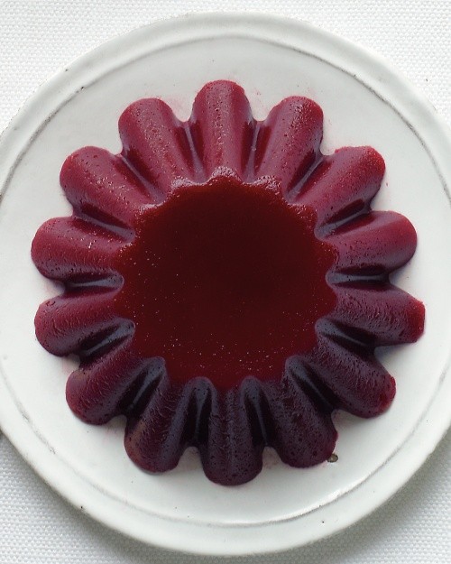 Jellied orange-cranberry sauce