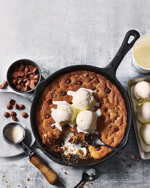Jen's giant pan cookie