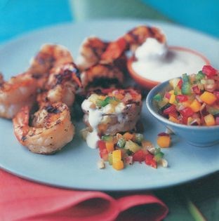 Jerk shrimp with soured cream and mango salsa (‘Bite & kiss’)