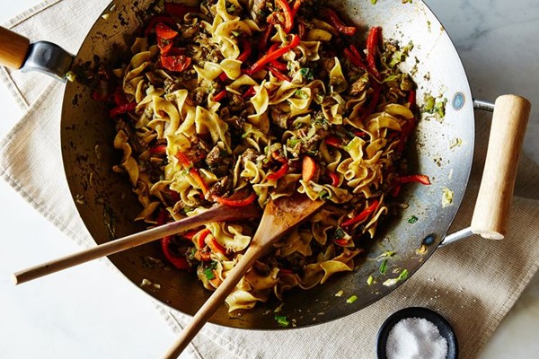Jerk-spiced chicken hakka noodles