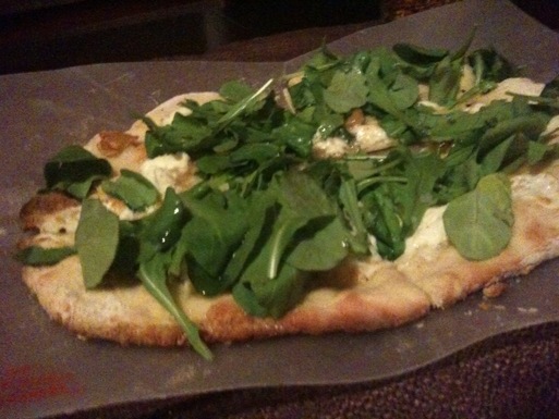 Jersey pizza with roasted garlic and arugula