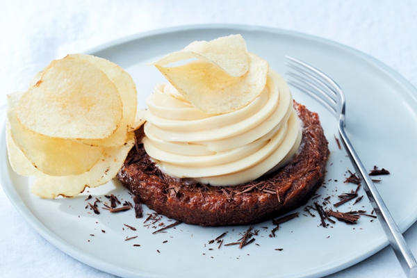 Jerusalem artichoke caramel with white chocolate mousse