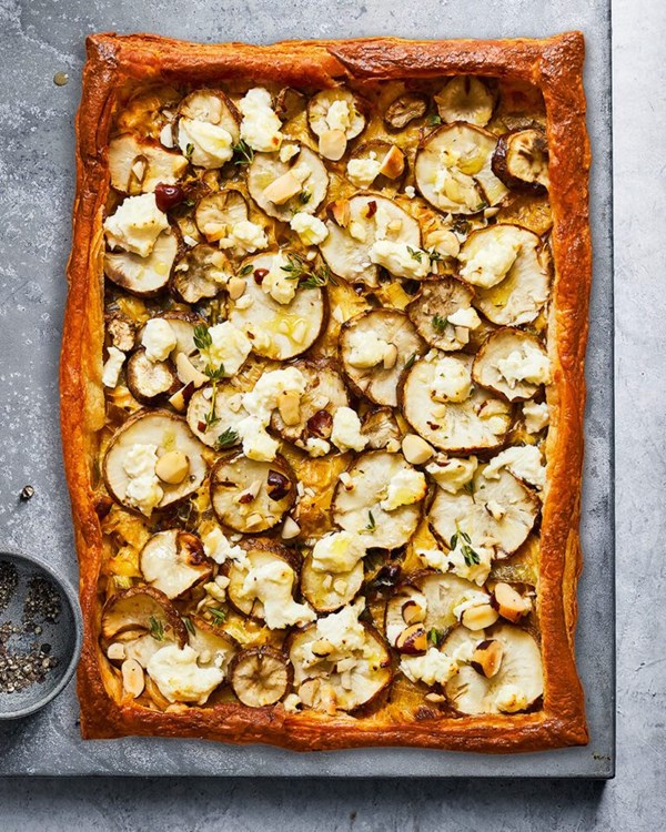 Jerusalem artichoke, leek and goat’s cheese puff pastry tart