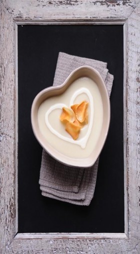 Jerusalem artichoke soup with artichoke crisps