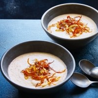 Jerusalem artichoke soup with crispy onions