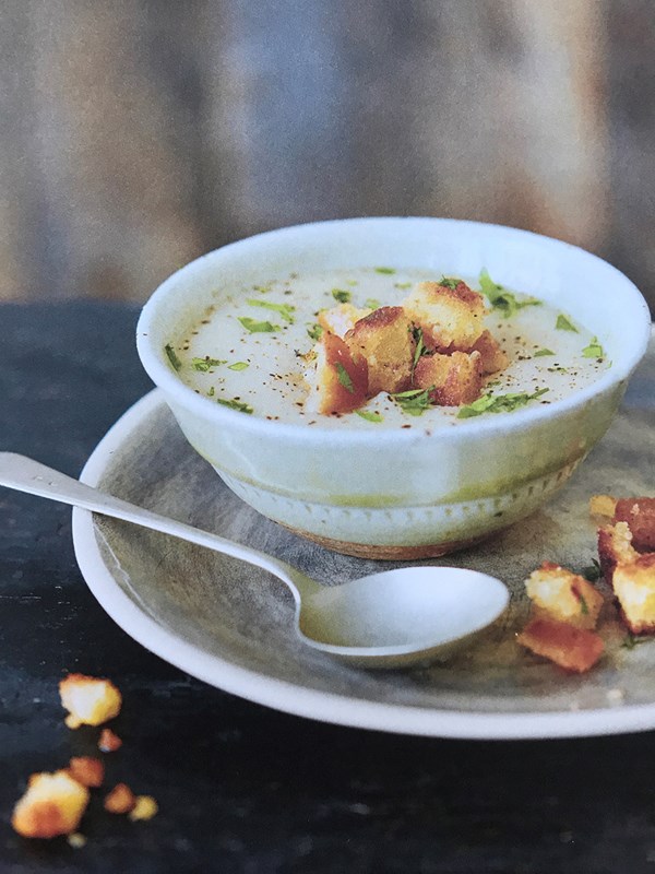 Jerusalem artichoke soup with crispy croûtons