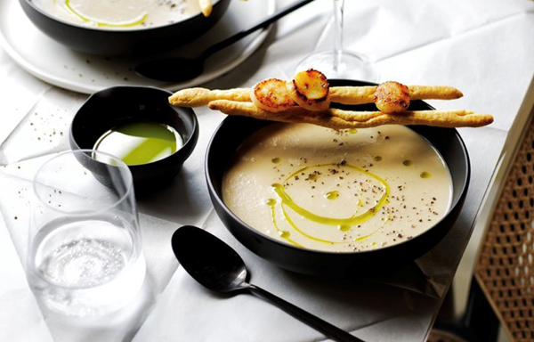 Jerusalem artichoke soup with scallops and grissini