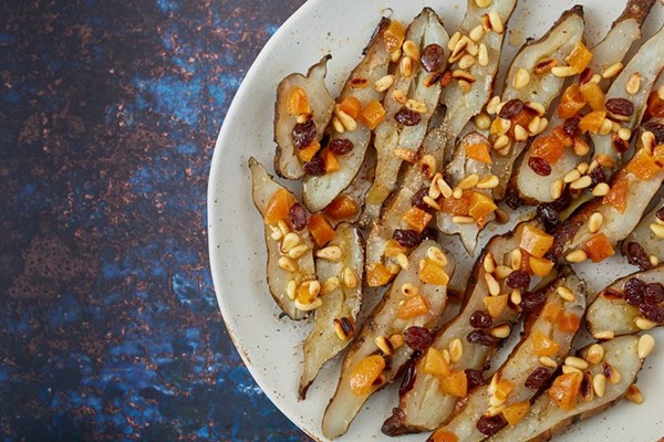 Jerusalem artichokes with raisins, pine nuts and apricots