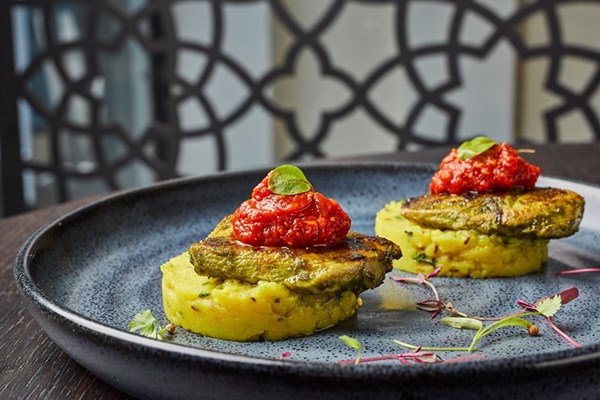 Jodhpuri tawa chicken with cumin mash [tomato chutney]
