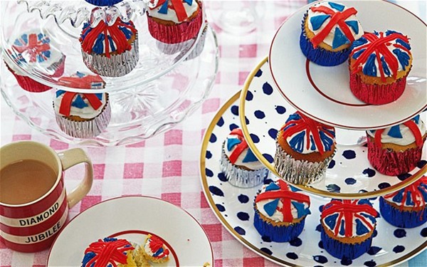 Jubilee fairy cakes