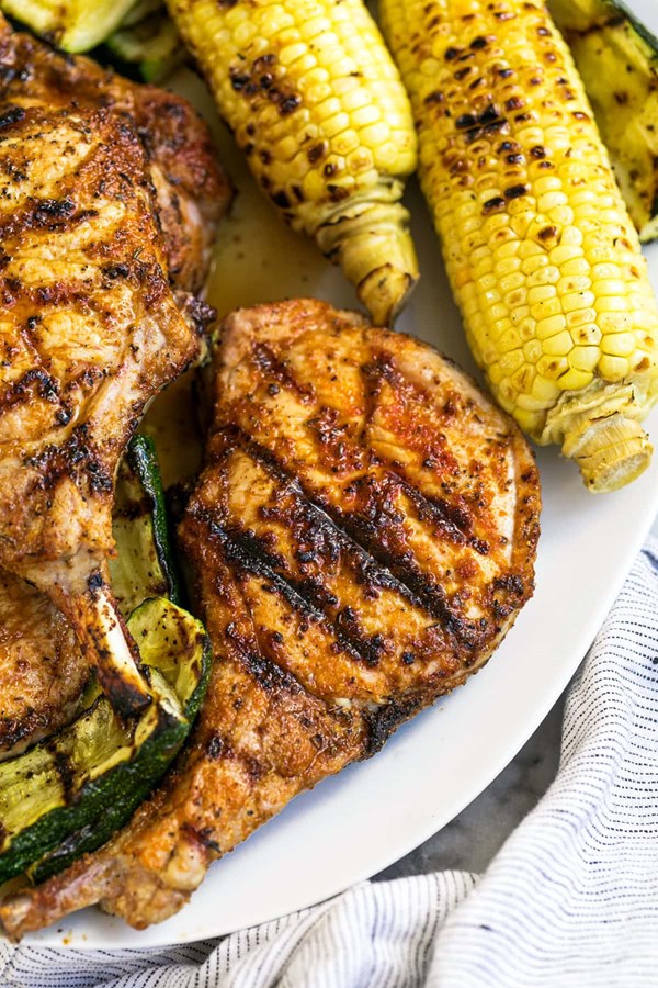 Juicy grilled pork chops