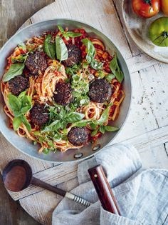 Juicy tomato spaghetti & non-meatballz