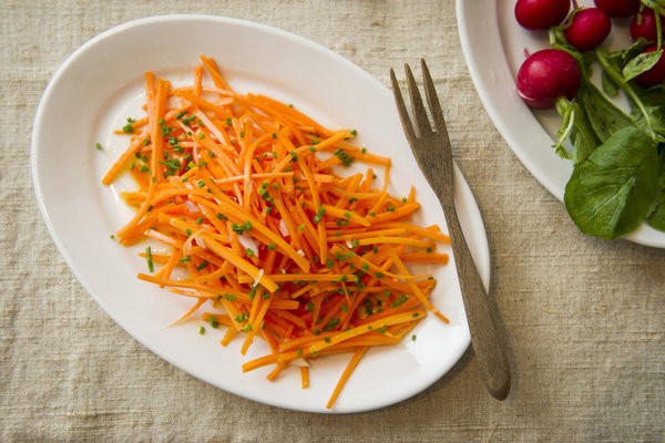 Julienne carrot salad (Carottes râpées)