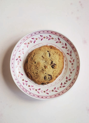 Jumbo chocolate chip cookies
