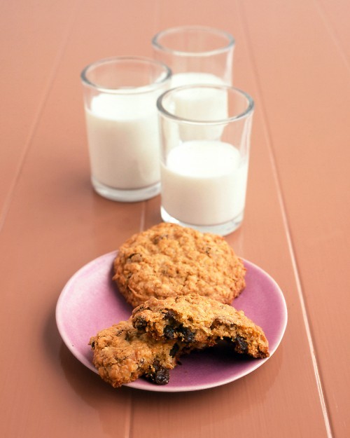 Jumbo oatmeal-raisin cookies