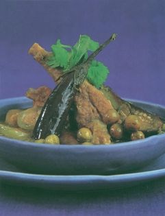 Jungle curry of pork spare ribs