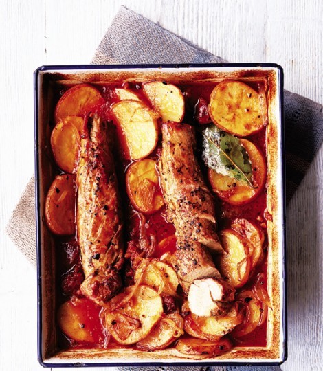 Juniper pork fillet with potatoes and smoked sausage
