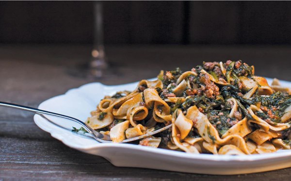 Kale & sausage pasta sauce (Fusilli con salsiccia e cavolo nero)
