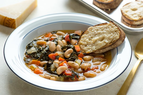 Kale and cannellini bean stew