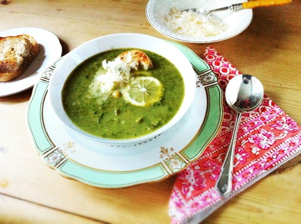 Kale and chickpea soup with lemon