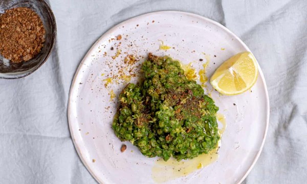Kale and lemon barleyotto with breadcrumbs