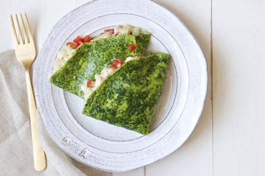 Kale crêpes with cheddar and salsa