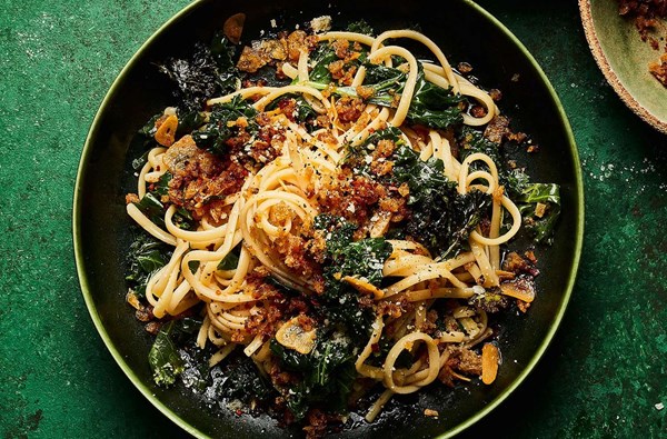 Kale, garlic & anchovy linguine with chilli crumbs 