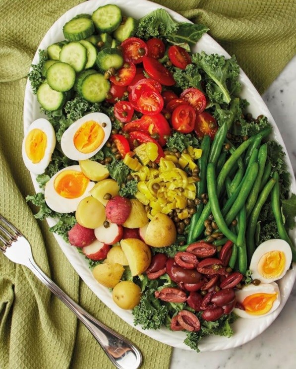 Kale Niçoise salad