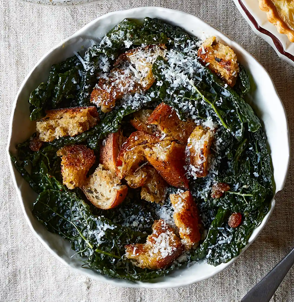 Kale, parsley and garlic crouton salad