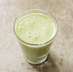 Kale-pineapple smoothies