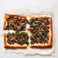 Kale pissaladière tart