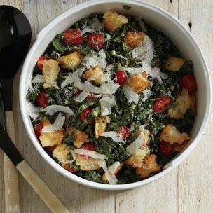Kale salad with creamy lemon dressing