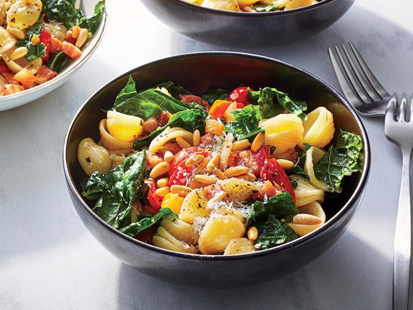 Kale, tomato, and pancetta pasta